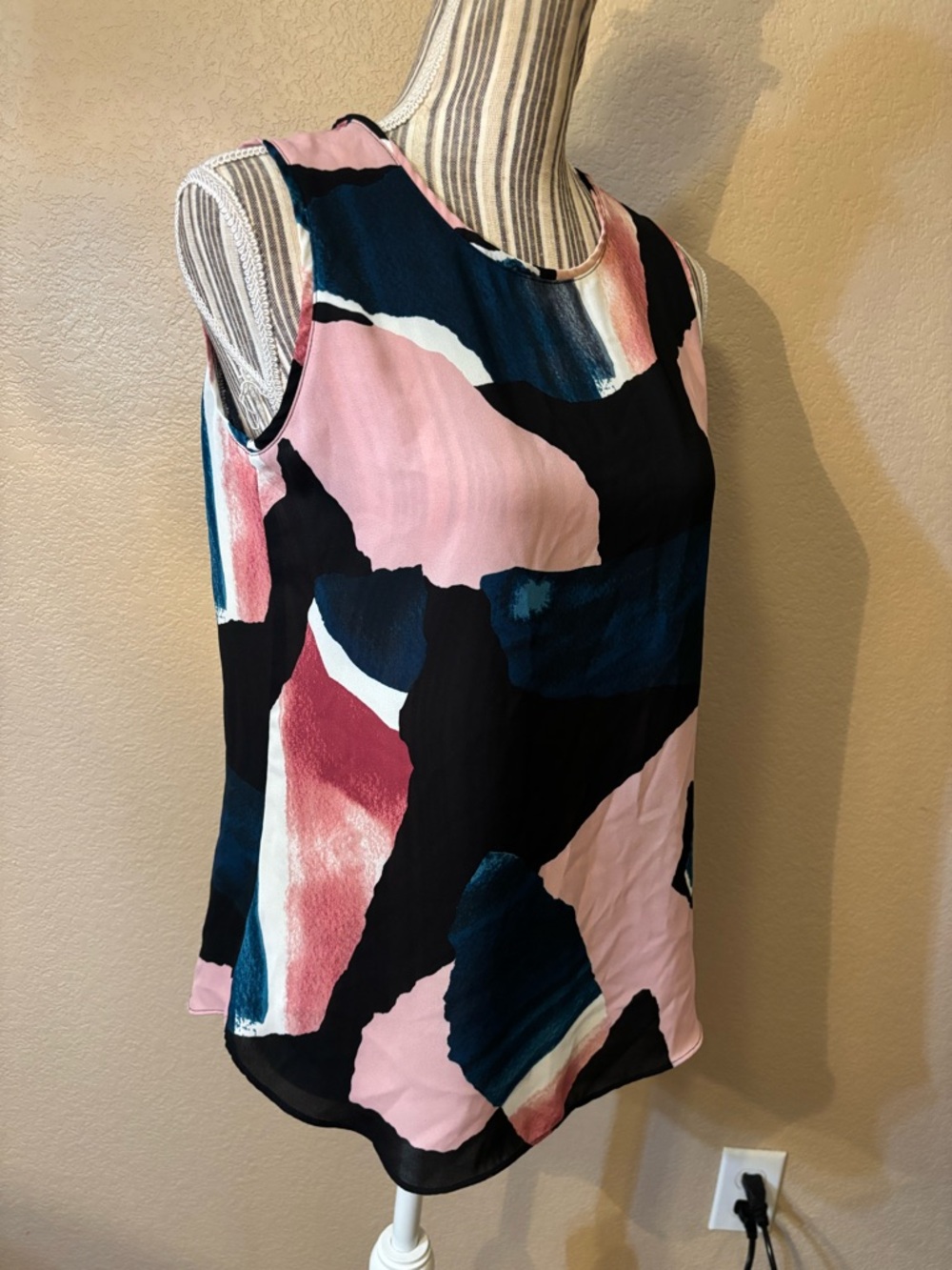 DKNY Blouse Small Sleeveless Colorblock Abstract Pink Black Green White Lightwt - Picture 4 of 13